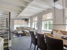 Design House With Fireplace at Bedafse Bergen