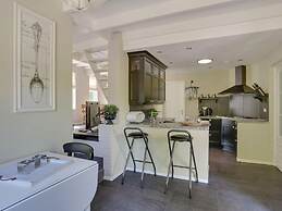 Design House With Fireplace at Bedafse Bergen