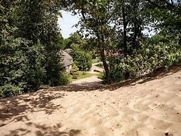 Design House With Fireplace at Bedafse Bergen