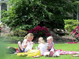 Design House With Fireplace at Bedafse Bergen