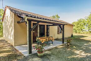 Quiet Holiday Home With Shared Pool