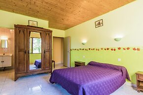 Quiet Holiday Home With Shared Pool