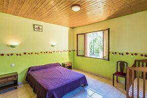 Quiet Holiday Home With Shared Pool