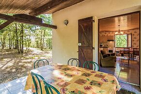 Quiet Holiday Home With Shared Pool