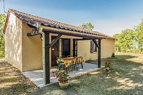 Quiet Holiday Home With Shared Pool