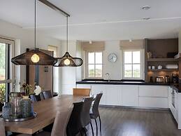 Thatched Villa With a Sauna at Tjeukemeer