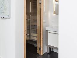 Thatched Villa With a Sauna at Tjeukemeer