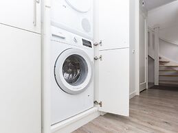 Thatched Villa With a Sauna at Tjeukemeer