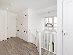 Thatched Villa With a Sauna at Tjeukemeer