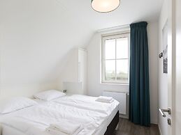 Thatched Villa With a Sauna at Tjeukemeer