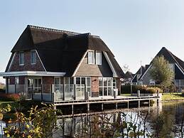 Thatched Villa With a Sauna at Tjeukemeer