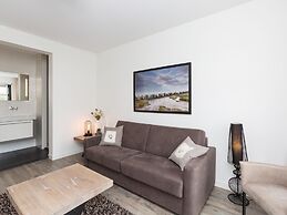 Thatched Villa With a Sauna at Tjeukemeer