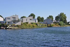 Water Villa Kortgene by Veerse Meer