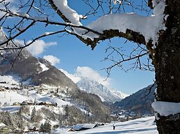 Vibrant Apartment near Ski Slopes in Brand