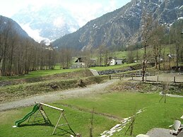 Vibrant Apartment near Ski Slopes in Brand