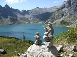 Vibrant Apartment near Ski Slopes in Brand