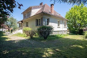 Quaint Holiday Home With Garden