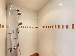 Comfortable Bungalow With Massage Shower, Within Nature
