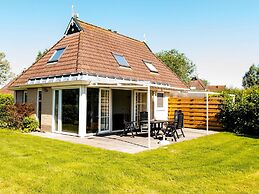 Comfortable Bungalow With Massage Shower, Within Nature