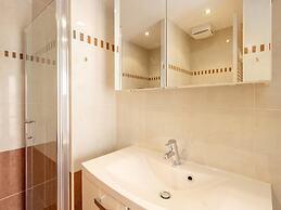 Comfortable Bungalow With Massage Shower, Within Nature