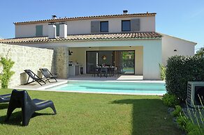 Villa in Malaucene With Private Pool
