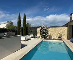Villa in Malaucene With Private Pool