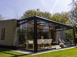 Modern Bungalow Near Lake Veere