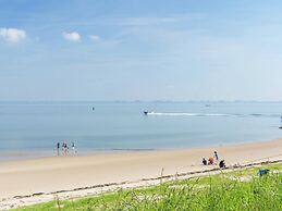 Modern, High-quality Chalet With Wifi Near the Oosterschelde