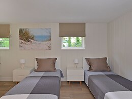 Detached Villa Near Lake Veere