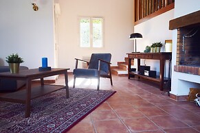 Hillside Villa With Pool, Joyeuse