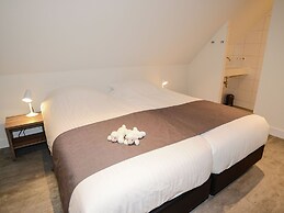 Beautiful Villa Between Den Burg and the Koog