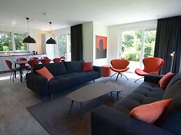 Beautiful Villa Between Den Burg and the Koog