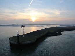 Beautiful Villa Between Den Burg and the Koog