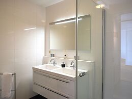 Contemporary Apartment in Den Haag With TV