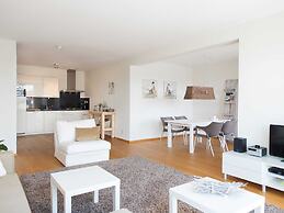 Contemporary Apartment in Den Haag With TV