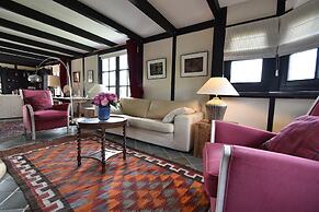 Spacious Mansion With Meadow View in Bruinisse