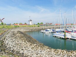 Nice Chalet with Fireplace near Oosterschelde