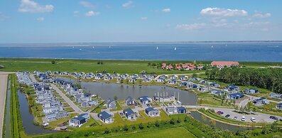 Nice Chalet with Fireplace near Oosterschelde