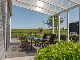 Nice Chalet with Fireplace near Oosterschelde