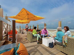 Nice Chalet with Fireplace near Oosterschelde