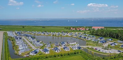 Nice Chalet with Fireplace near Oosterschelde