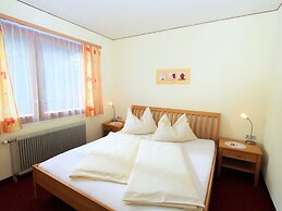 Sunlit Cabin with Hot Tub in Turracherhohe