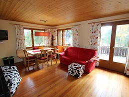Sunlit Cabin with Hot Tub in Turracherhohe