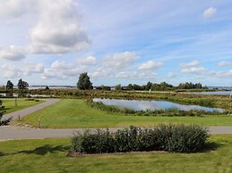 Luxury Villa with Sauna & Hot Tub at Lake