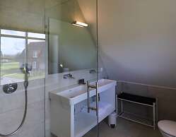 Luxury Villa with Sauna & Hot Tub at Lake