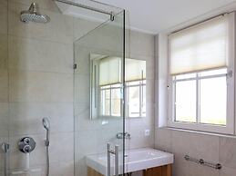 Luxury Villa with Sauna & Hot Tub at Lake