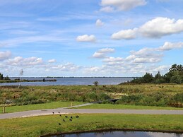 Luxury Villa with Sauna & Hot Tub at Lake