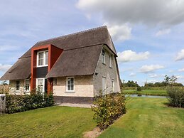 Luxury Villa with Sauna & Hot Tub at Lake