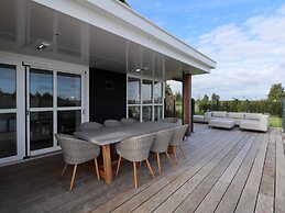 Luxury Villa with Sauna & Hot Tub at Lake