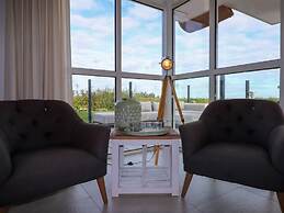 Luxury Villa with Sauna & Hot Tub at Lake